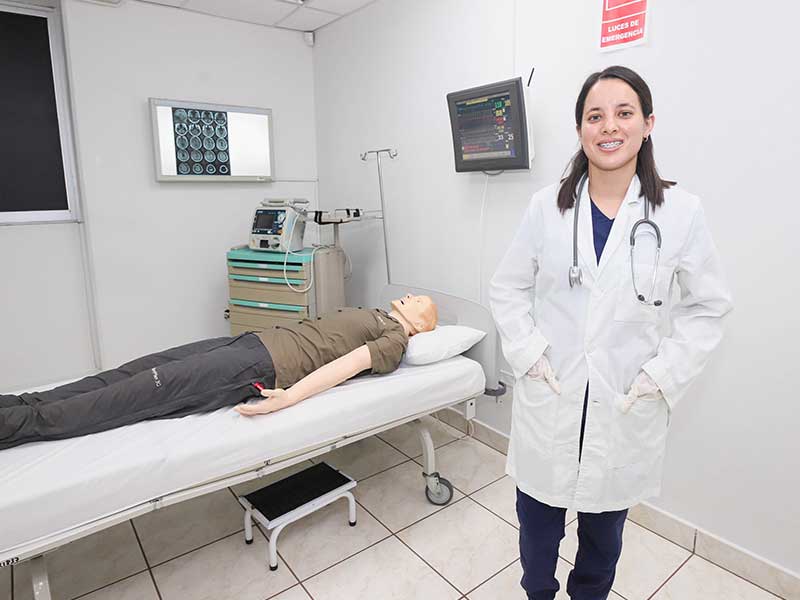 Egresada de medicina hará especialidad en universidad de Estados Unidos - Espera ser una cardióloga con capacidad profesional y sentido humanista.